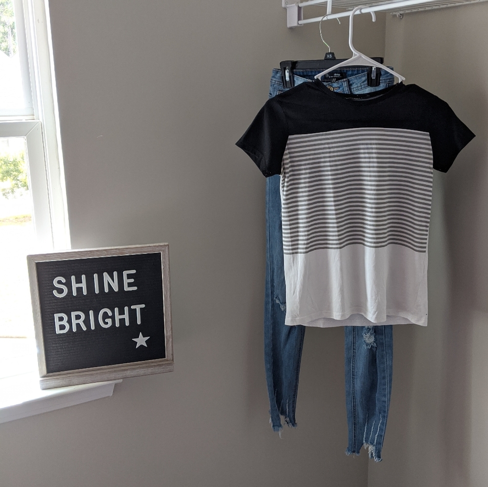 Boohoo Petite Black White Gray Striped Tee - 1R
